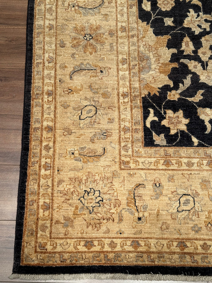 Uşak Orijinal El Dokuması Siyah Krem Kök Boya Yün Halı 242x305 7.38 Metrekare - 8x10 ft