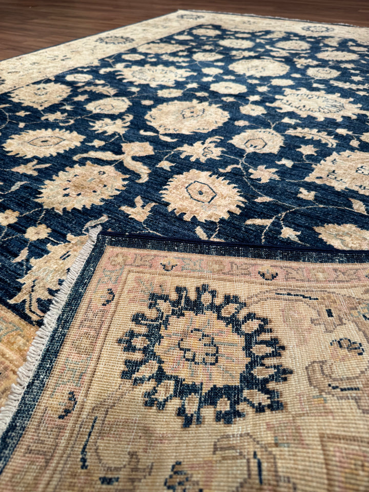 Uşak Orijinal El Dokuması Lacivert Krem Kök Boya Yün Halı 168x230 3.86 Metrekare - 6x8 ft