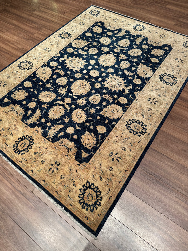 Uşak Orijinal El Dokuması Lacivert Krem Kök Boya Yün Halı 168x230 3.86 Metrekare - 6x8 ft