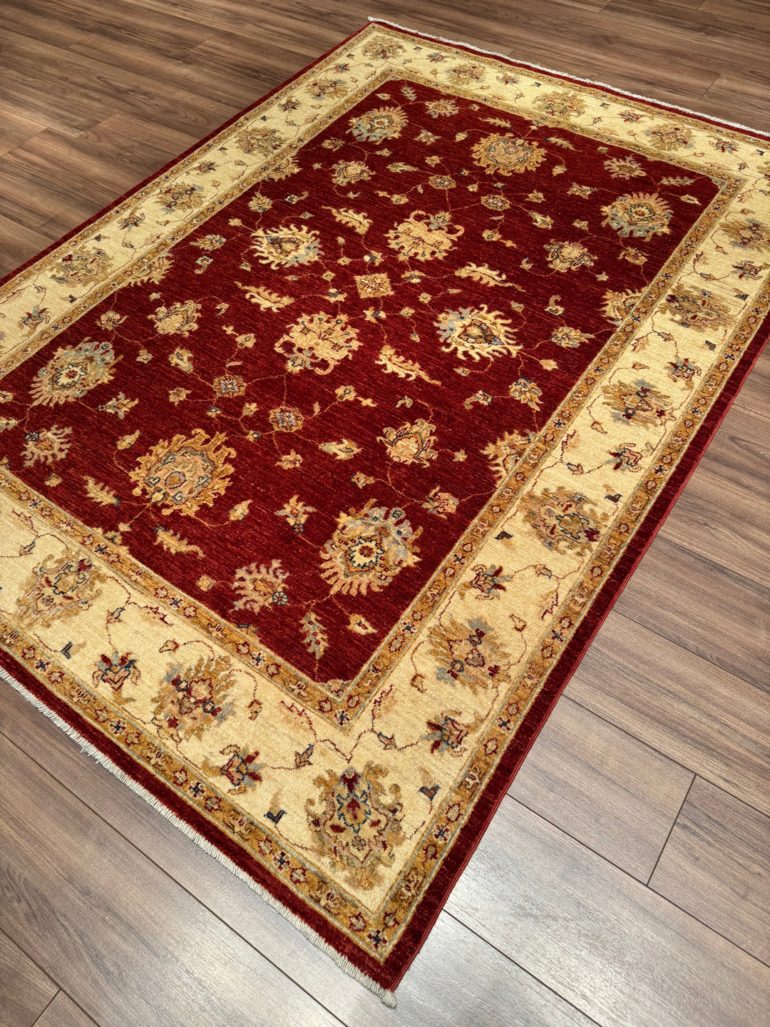 Uşak Orijinal El Dokuması Kırmızı Krem Kök Boya Yün Halı 169x234 3.95 Metrekare - 6x8 ft