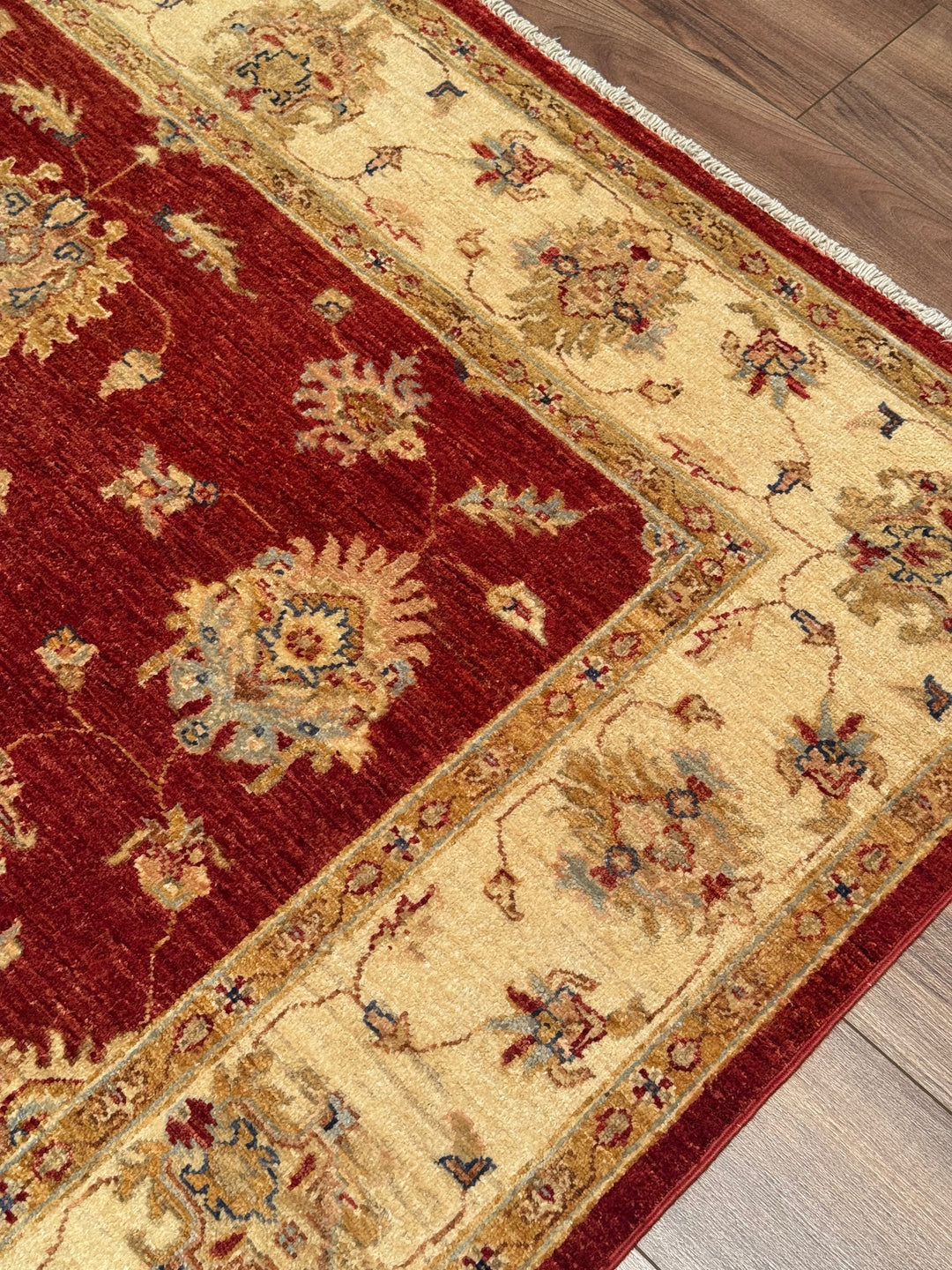 Uşak Orijinal El Dokuması Kırmızı Krem Kök Boya Yün Halı 169x234 3.95 Metrekare - 6x8 ft