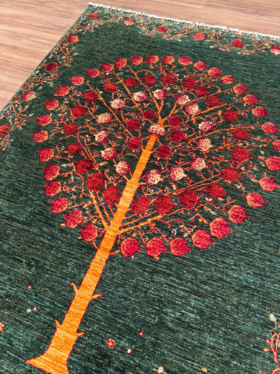Nar Ağacı Orijinal El Dokuması Yeşil Kök Boya Yün Halı 173x245 4.24 Metrekare - 6x8 ft