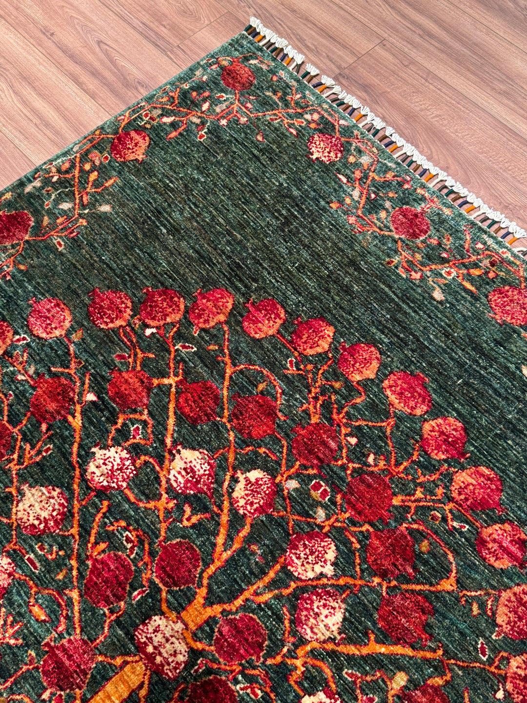 Nar Ağacı Orijinal El Dokuması Yeşil Kök Boya Yün Halı 173x245 4.24 Metrekare - 6x8 ft