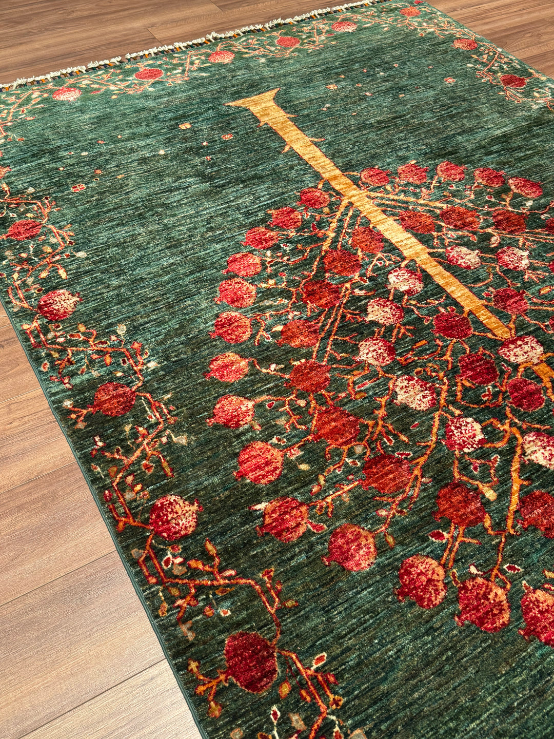 Nar Ağacı Orijinal El Dokuması Yeşil Kök Boya Yün Halı 173x245 4.24 Metrekare - 6x8 ft