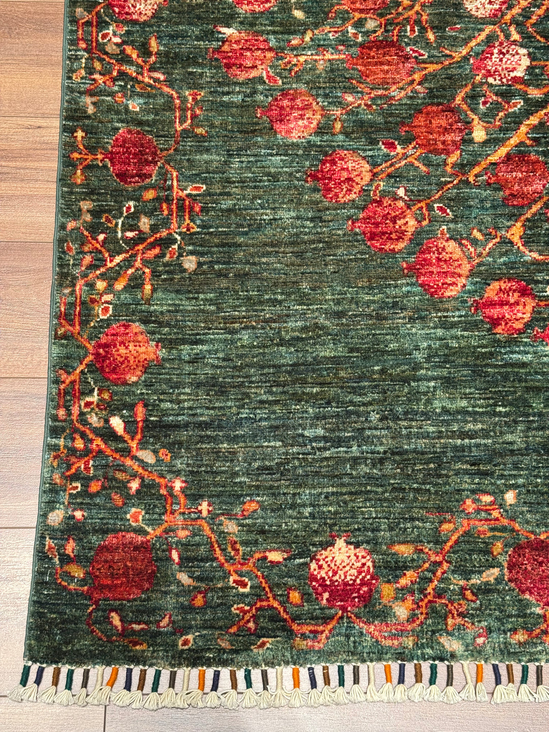 Nar Ağacı Orijinal El Dokuması Yeşil Kök Boya Yün Halı 173x245 4.24 Metrekare - 6x8 ft