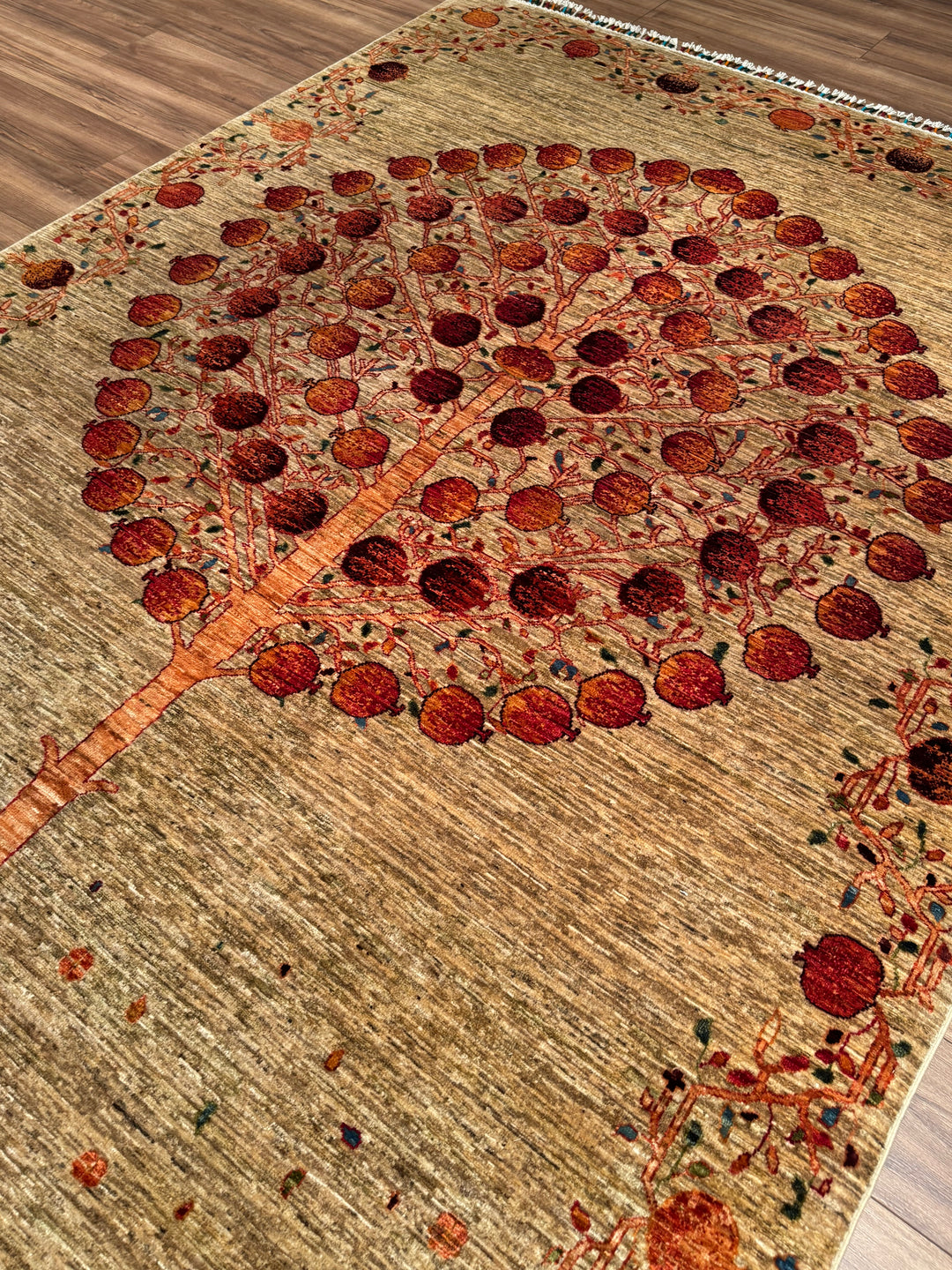 Nar Ağacı Orijinal El Dokuması Bej Kök Boya Yün Halı 205x310 6.36 Metrekare - 7x10 ft