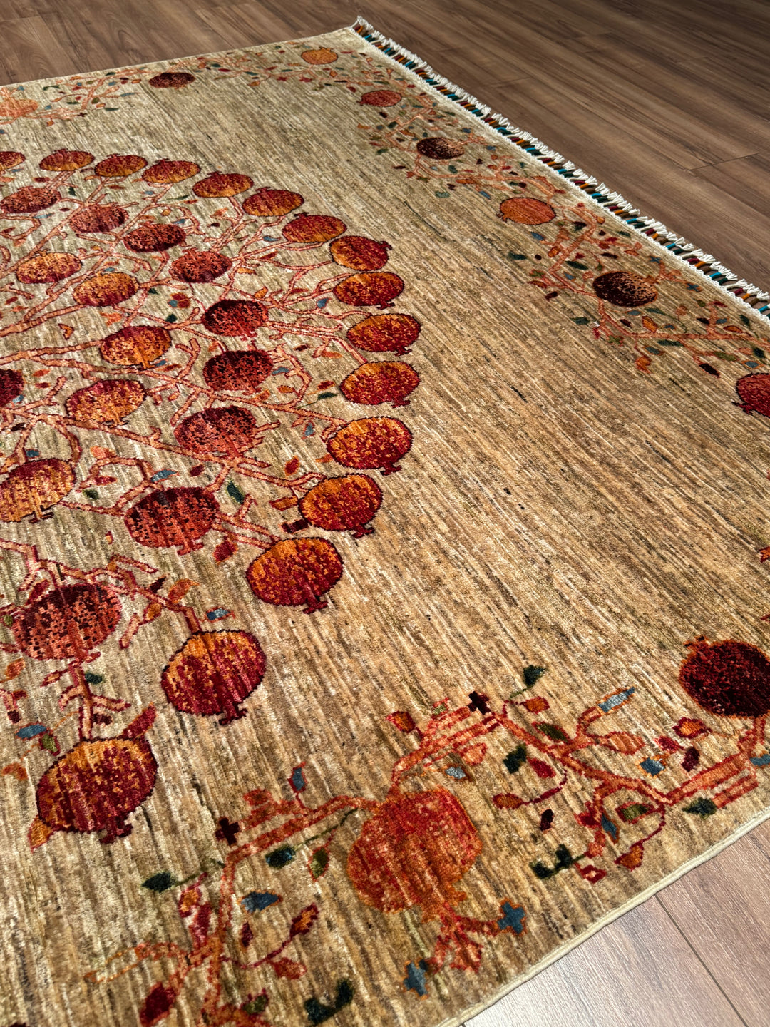 Nar Ağacı Orijinal El Dokuması Bej Kök Boya Yün Halı 205x310 6.36 Metrekare - 7x10 ft