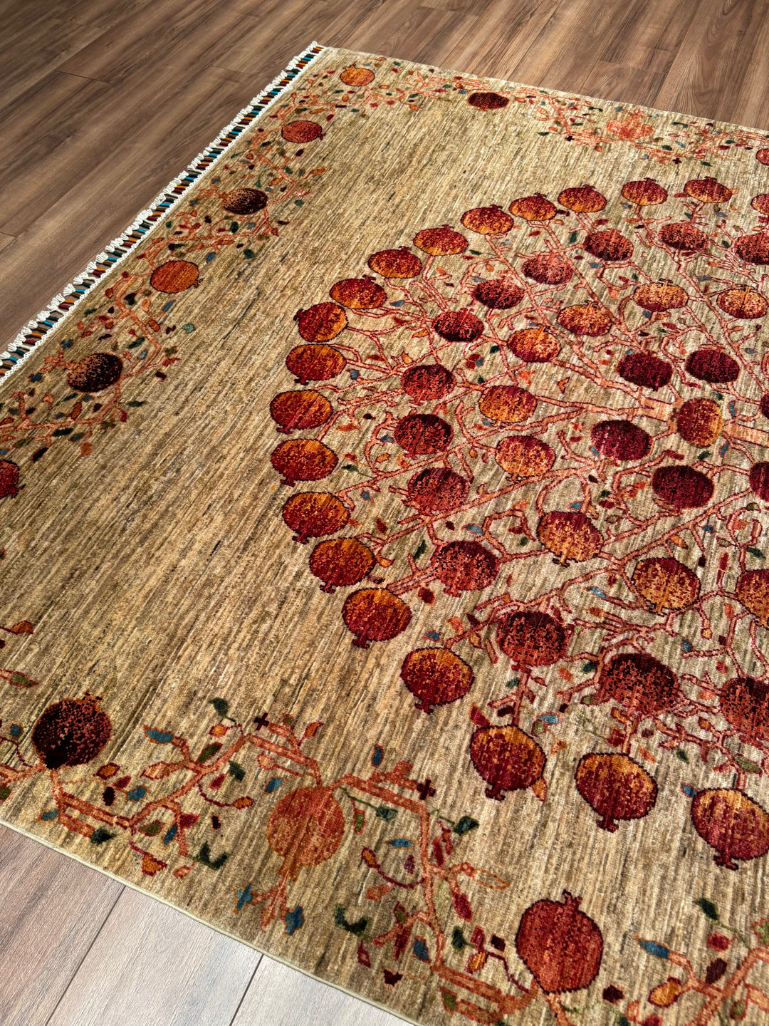 Nar Ağacı Orijinal El Dokuması Bej Kök Boya Yün Halı 205x310 6.36 Metrekare - 7x10 ft