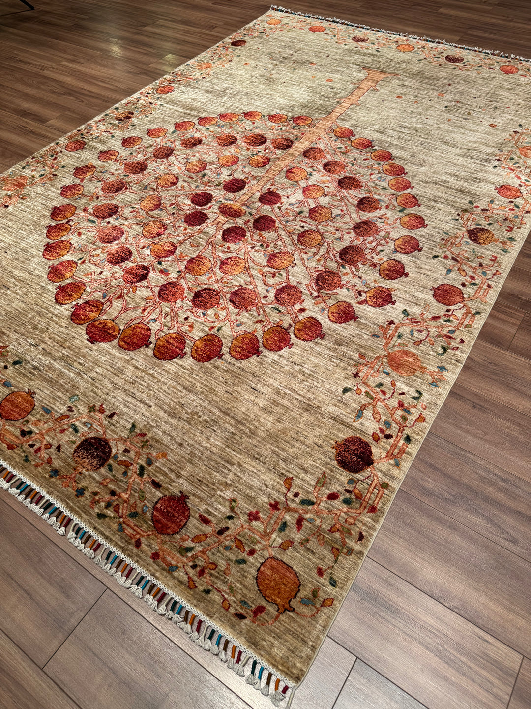 Nar Ağacı Orijinal El Dokuması Bej Kök Boya Yün Halı 205x310 6.36 Metrekare - 7x10 ft