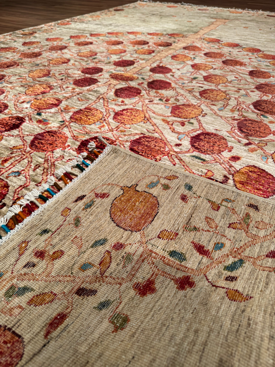 Nar Ağacı Orijinal El Dokuması Bej Kök Boya Yün Halı 205x310 6.36 Metrekare - 7x10 ft