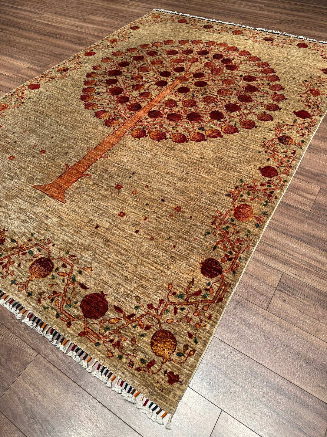 Nar Ağacı Orijinal El Dokuması Bej Kök Boya Yün Halı 204x302 6.16 Metrekare - 7x10 ft