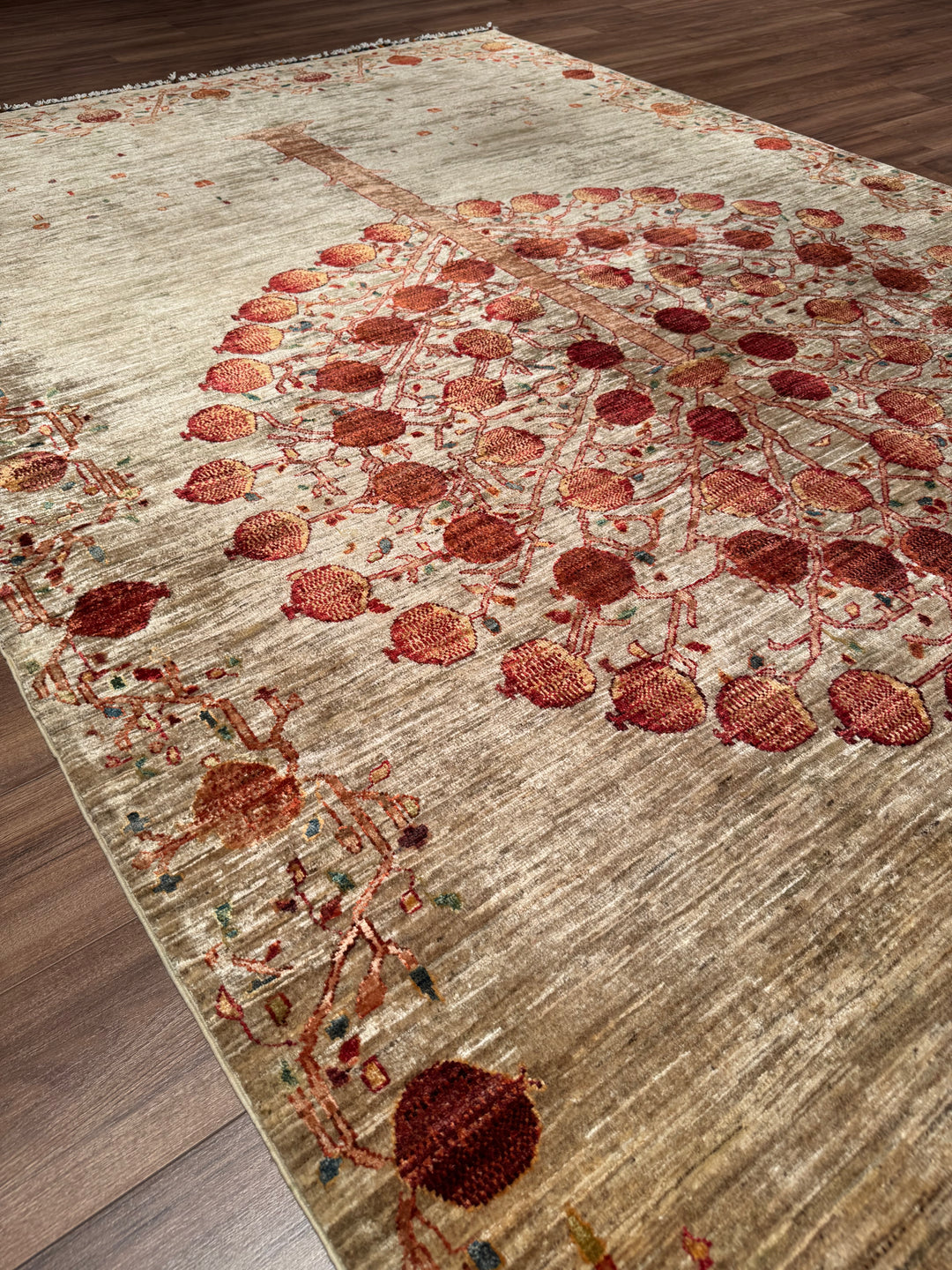Nar Ağacı Orijinal El Dokuması Bej Kök Boya Yün Halı 204x302 6.16 Metrekare - 7x10 ft