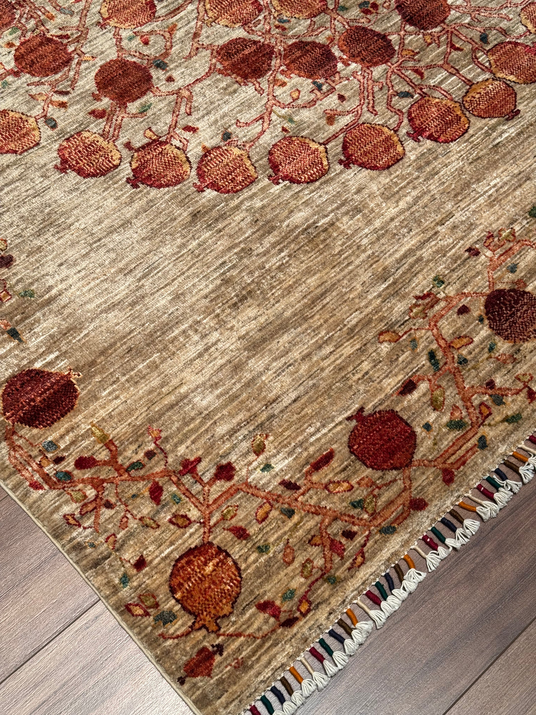 Nar Ağacı Orijinal El Dokuması Bej Kök Boya Yün Halı 204x302 6.16 Metrekare - 7x10 ft