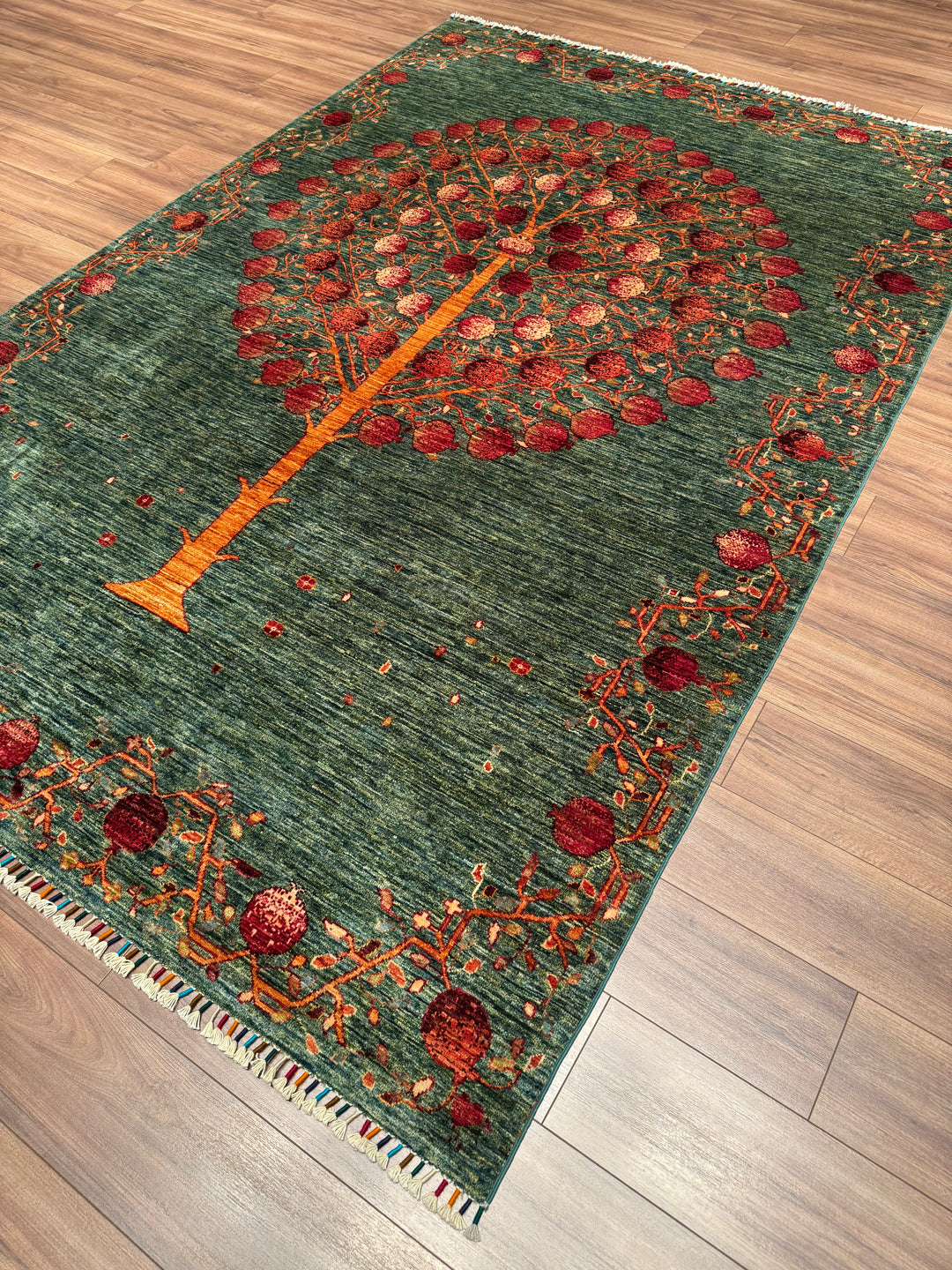 Nar Ağacı Orijinal El Dokuması Yeşil Kök Boya Yün Halı 202x302 6.10 Metrekare - 7x10 ft
