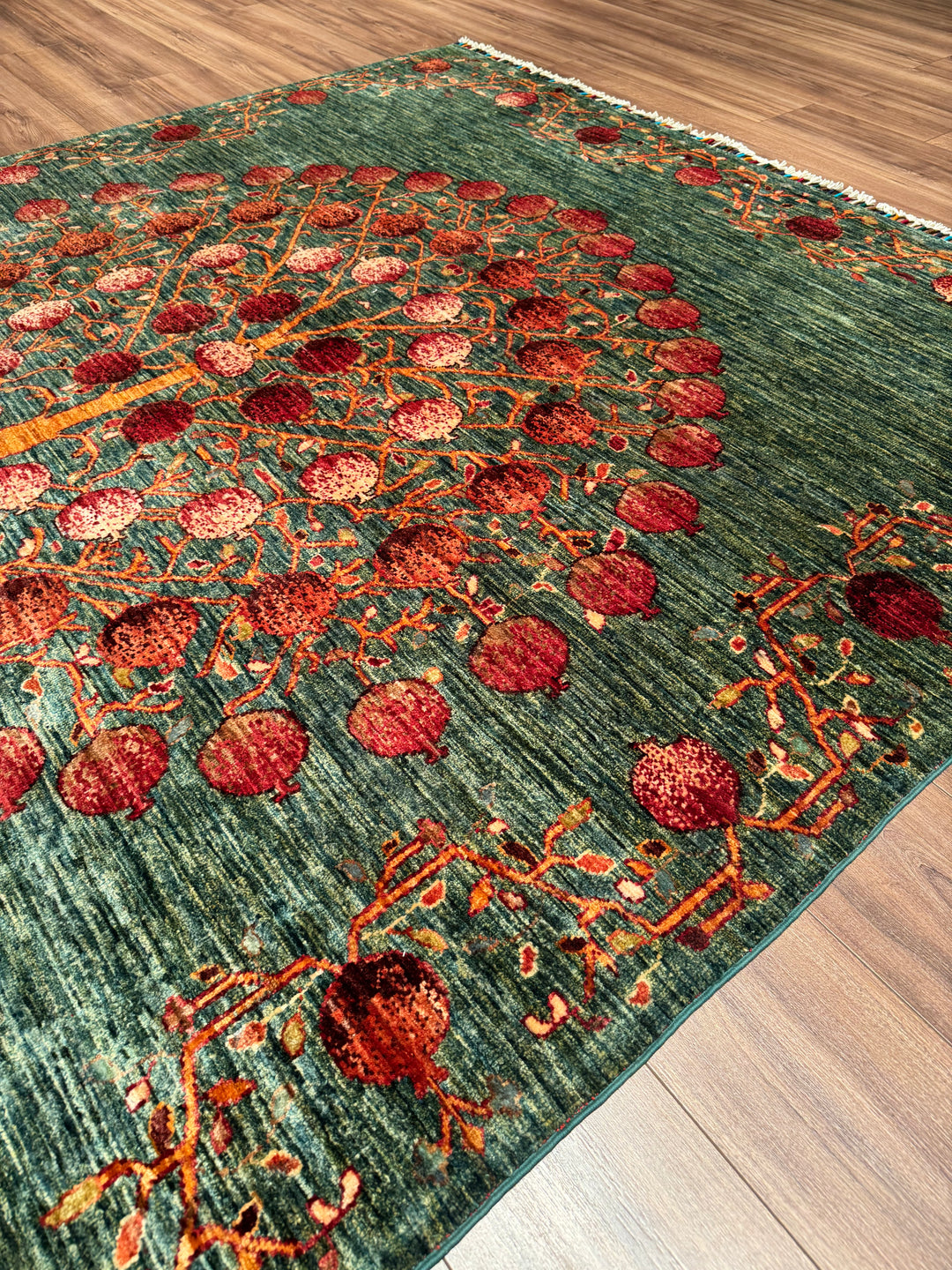 Nar Ağacı Orijinal El Dokuması Yeşil Kök Boya Yün Halı 202x302 6.10 Metrekare - 7x10 ft