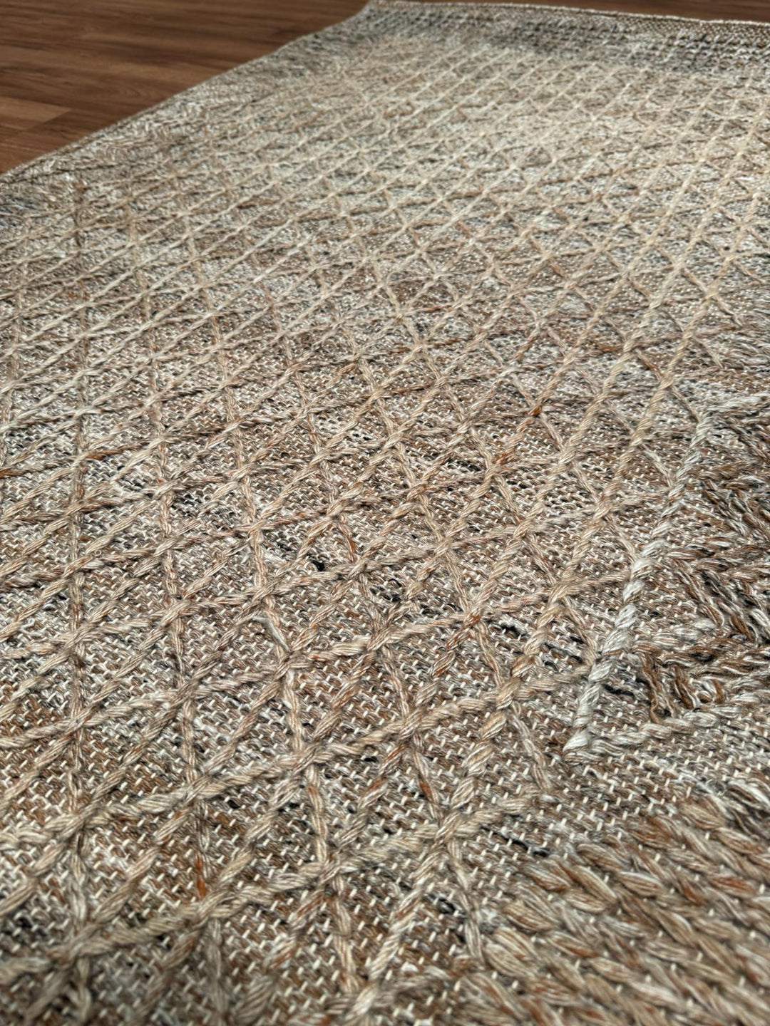 İskandinav Orijinal El Dokuması Koyu Bej Yün Halı