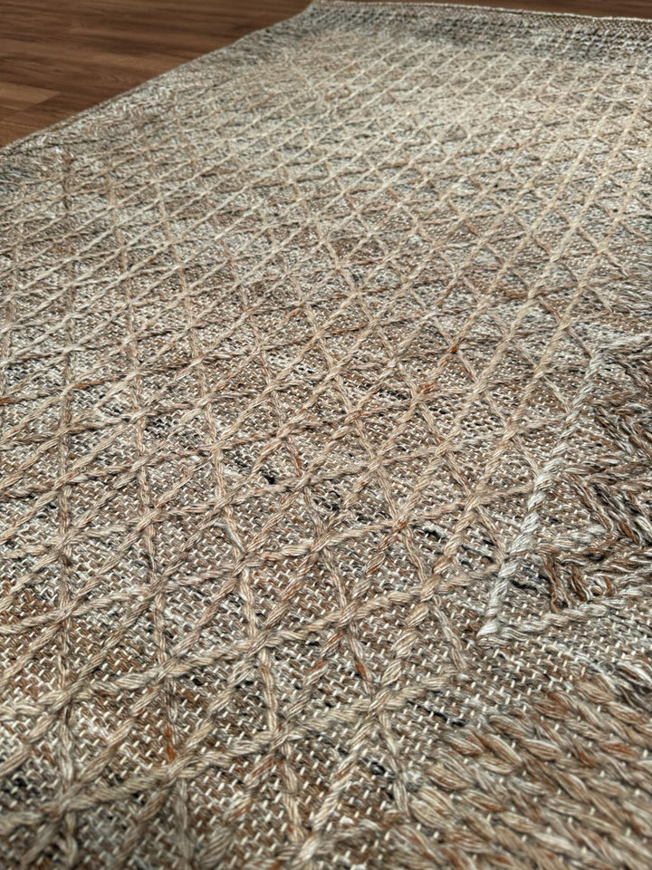 İskandinav Orijinal El Dokuması Koyu Bej Yün Halı