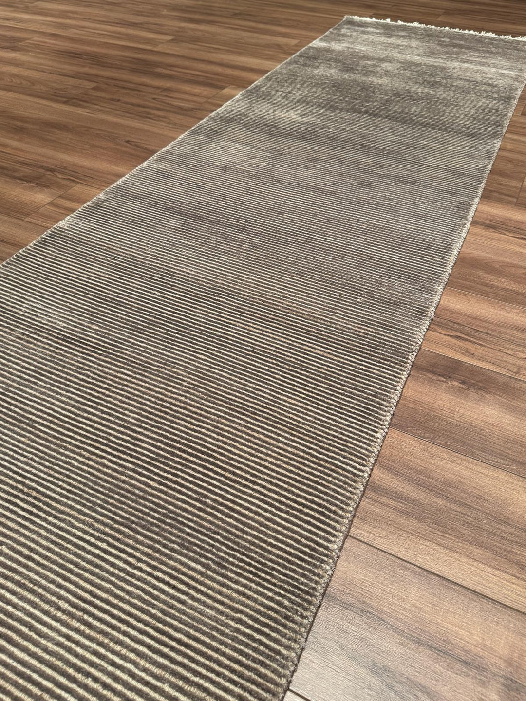 8/22 Orijinal El Dokuması Düz Açık Kahverengi Yün Viskon Halı