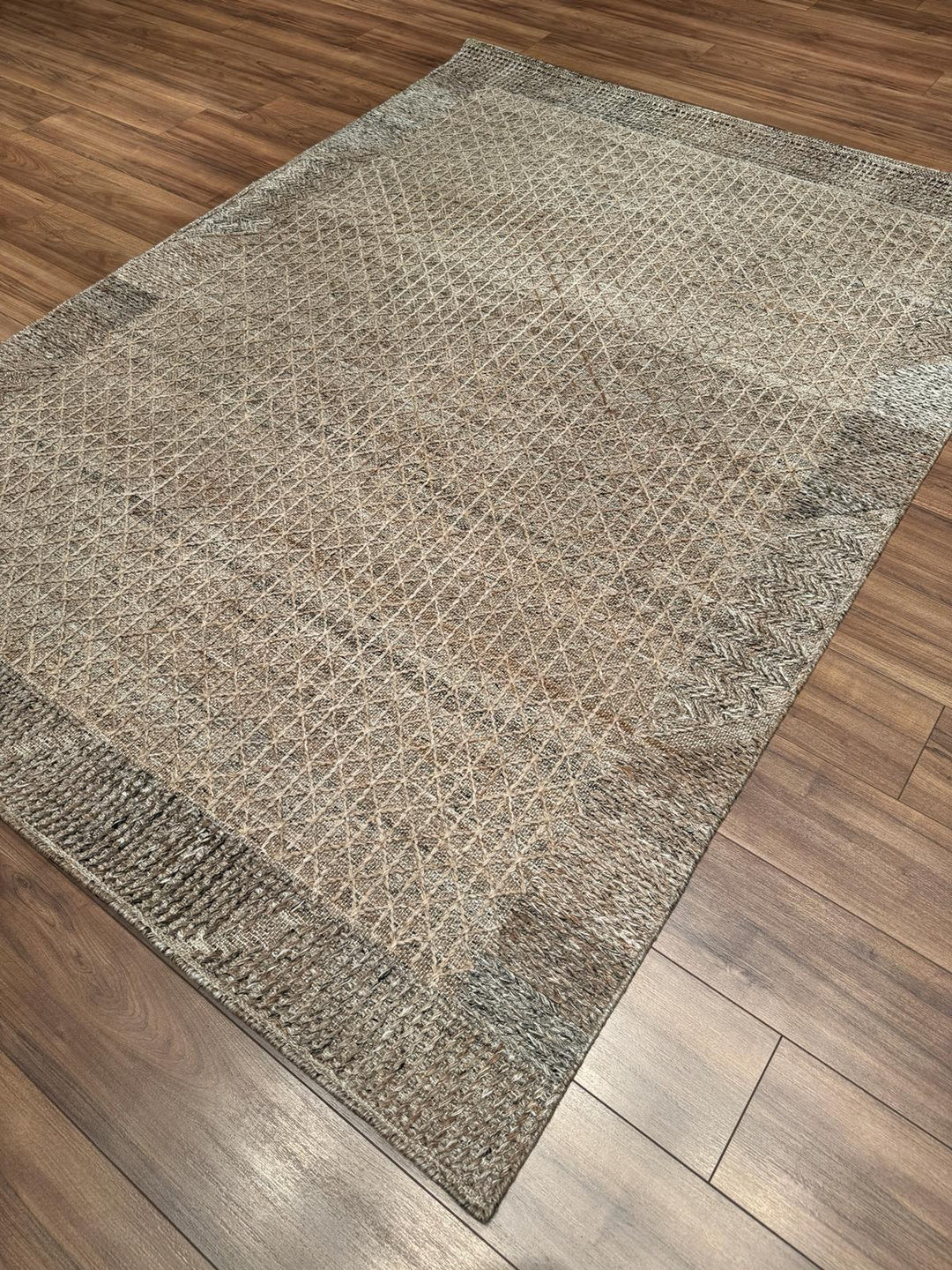 İskandinav Orijinal El Dokuması Koyu Bej Yün Halı