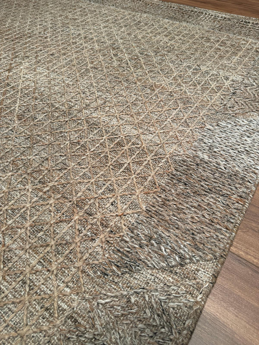 İskandinav Orijinal El Dokuması Koyu Bej Yün Halı