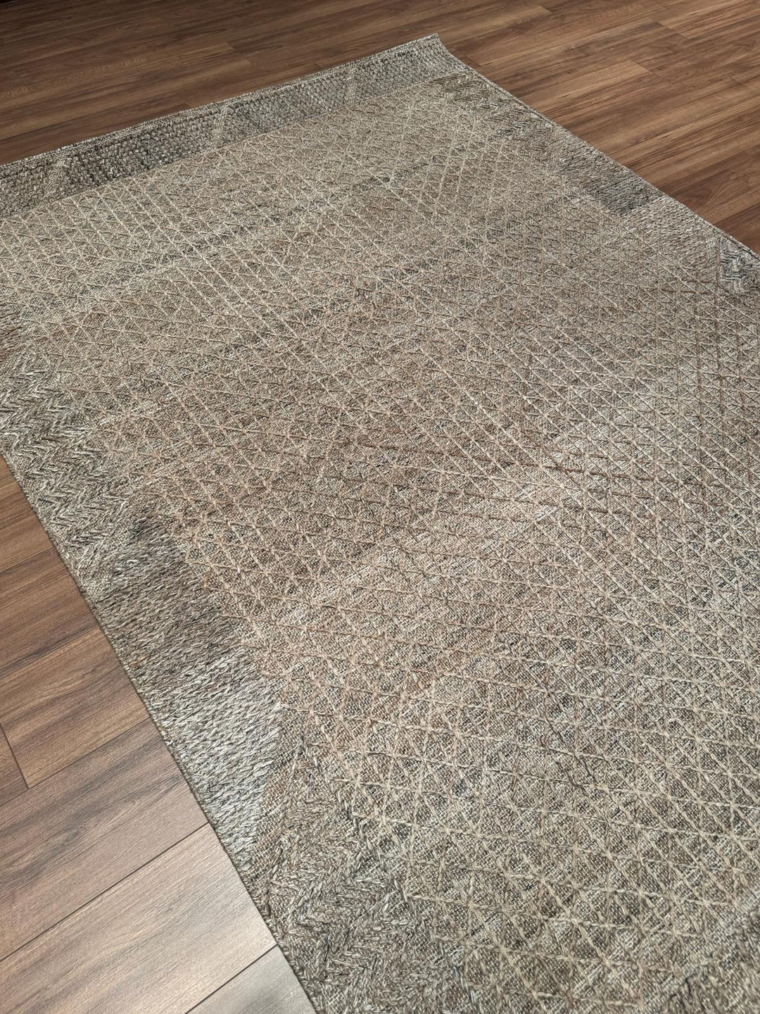 İskandinav Orijinal El Dokuması Koyu Bej Yün Halı