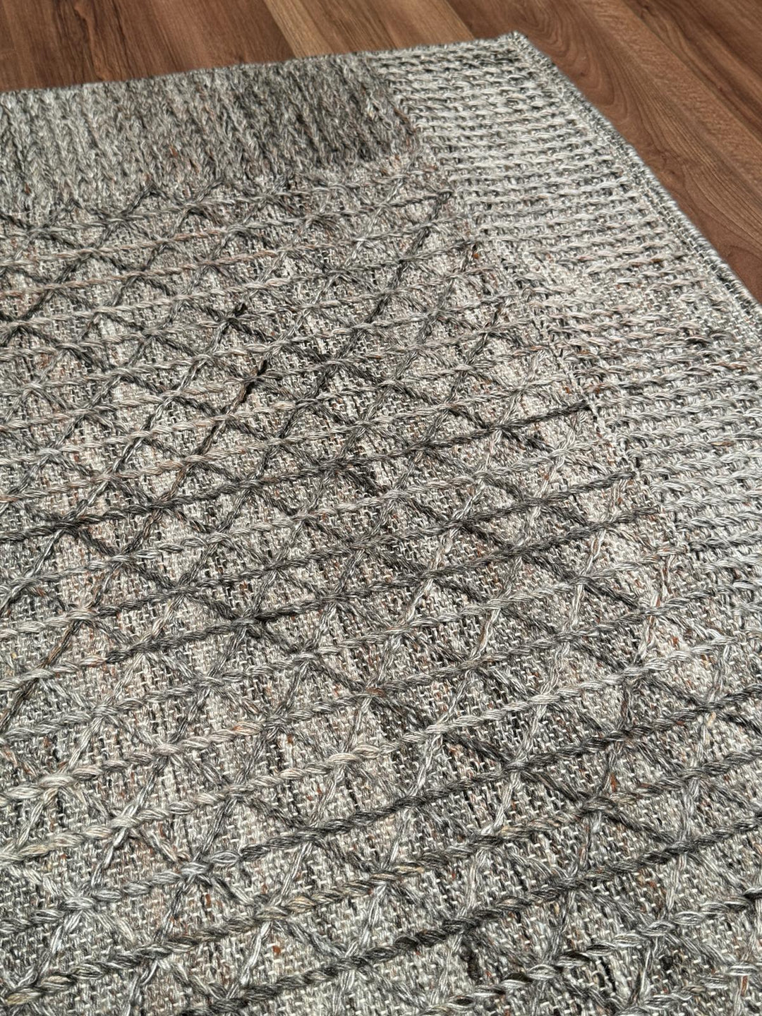 İskandinav Orijinal El Dokuması Koyu Kahverengi Yün Halı