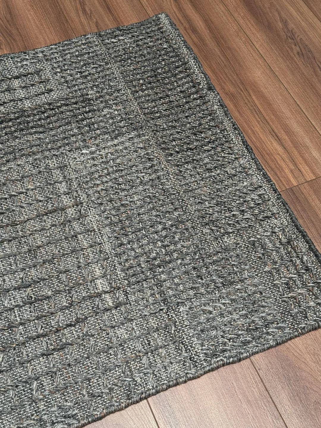 İskandinav Orijinal El Dokuması Antrasit Yün Halı