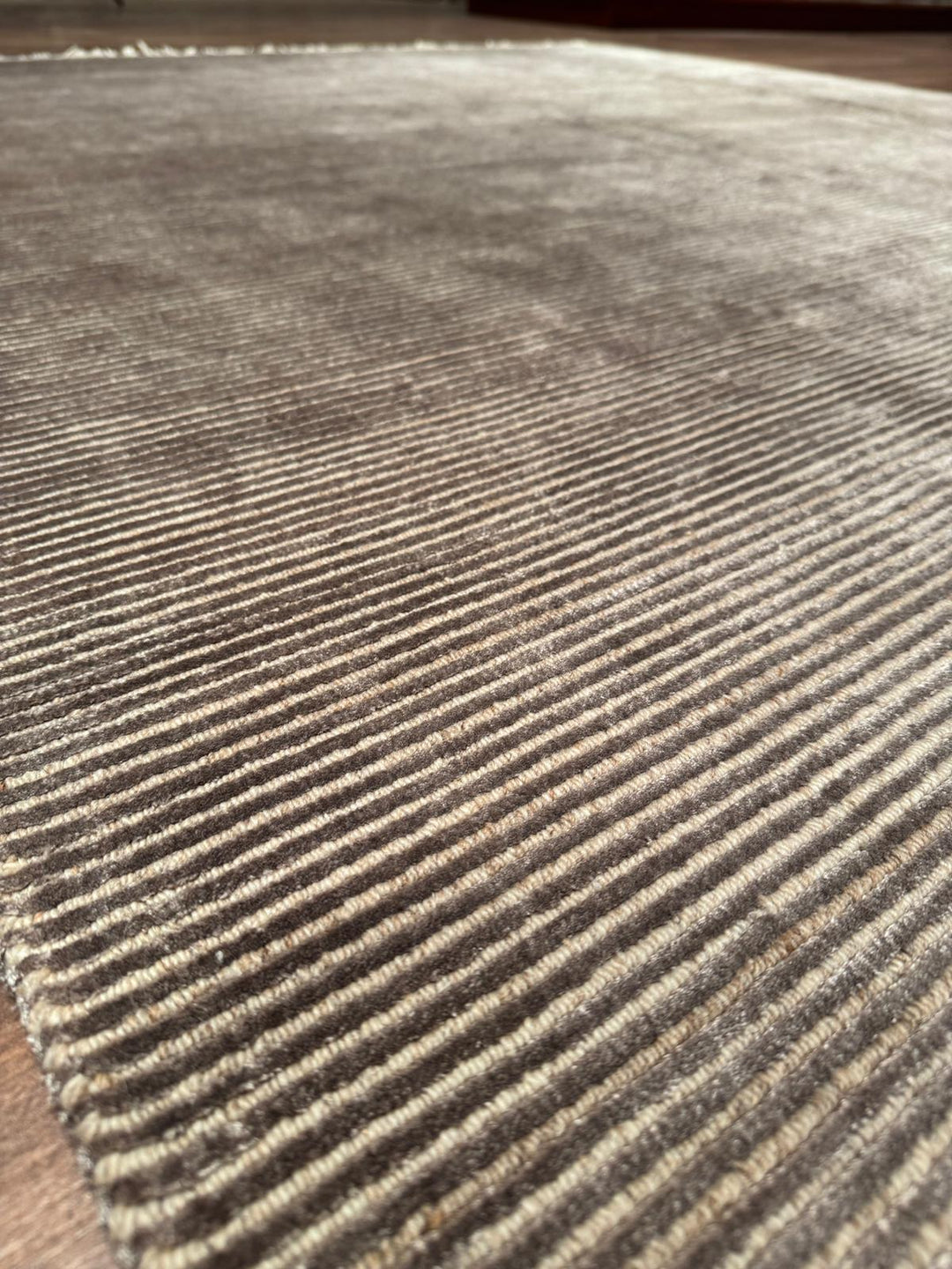 8/22 Orijinal El Dokuması Düz Açık Kahverengi Yün Viskon Halı