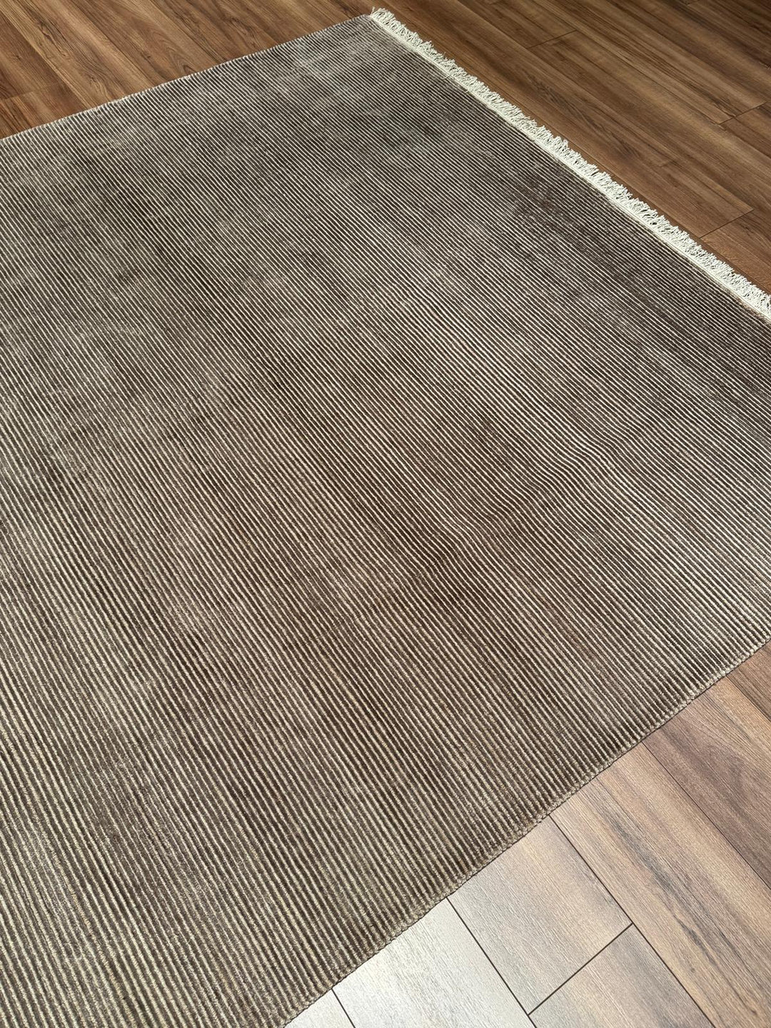 8/22 Orijinal El Dokuması Düz Açık Kahverengi Yün Viskon Halı