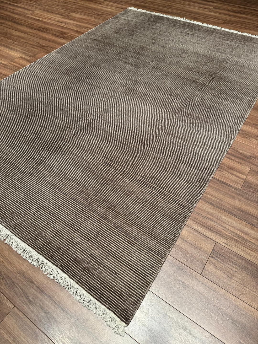 8/22 Orijinal El Dokuması Düz Açık Kahverengi Yün Viskon Halı