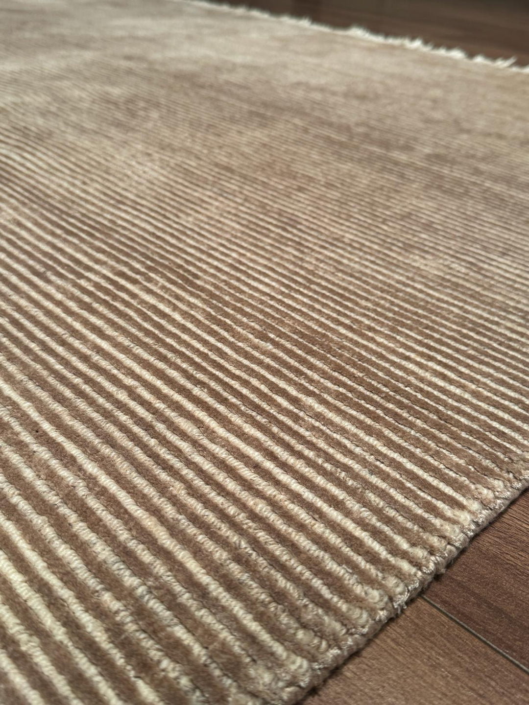 8/22 Orijinal El Dokuması Düz Açık Bej Yün Viskon Halı