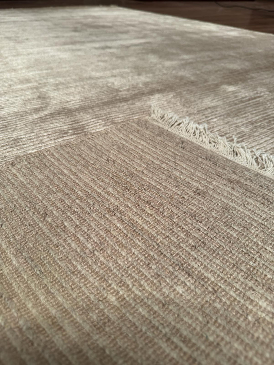 8/22 Orijinal El Dokuması Düz Açık Bej Yün Viskon Halı