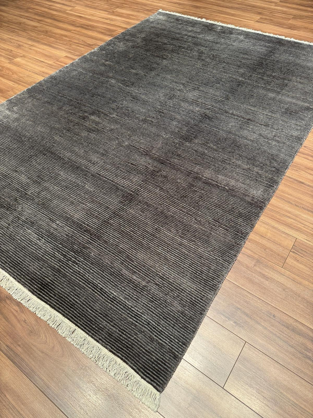 8/22 Orijinal El Dokuması Düz Koyu Gri Yün Viskon Halı