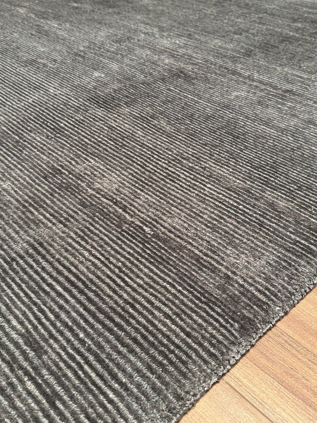 8/22 Orijinal El Dokuması Düz Koyu Gri Yün Viskon Halı