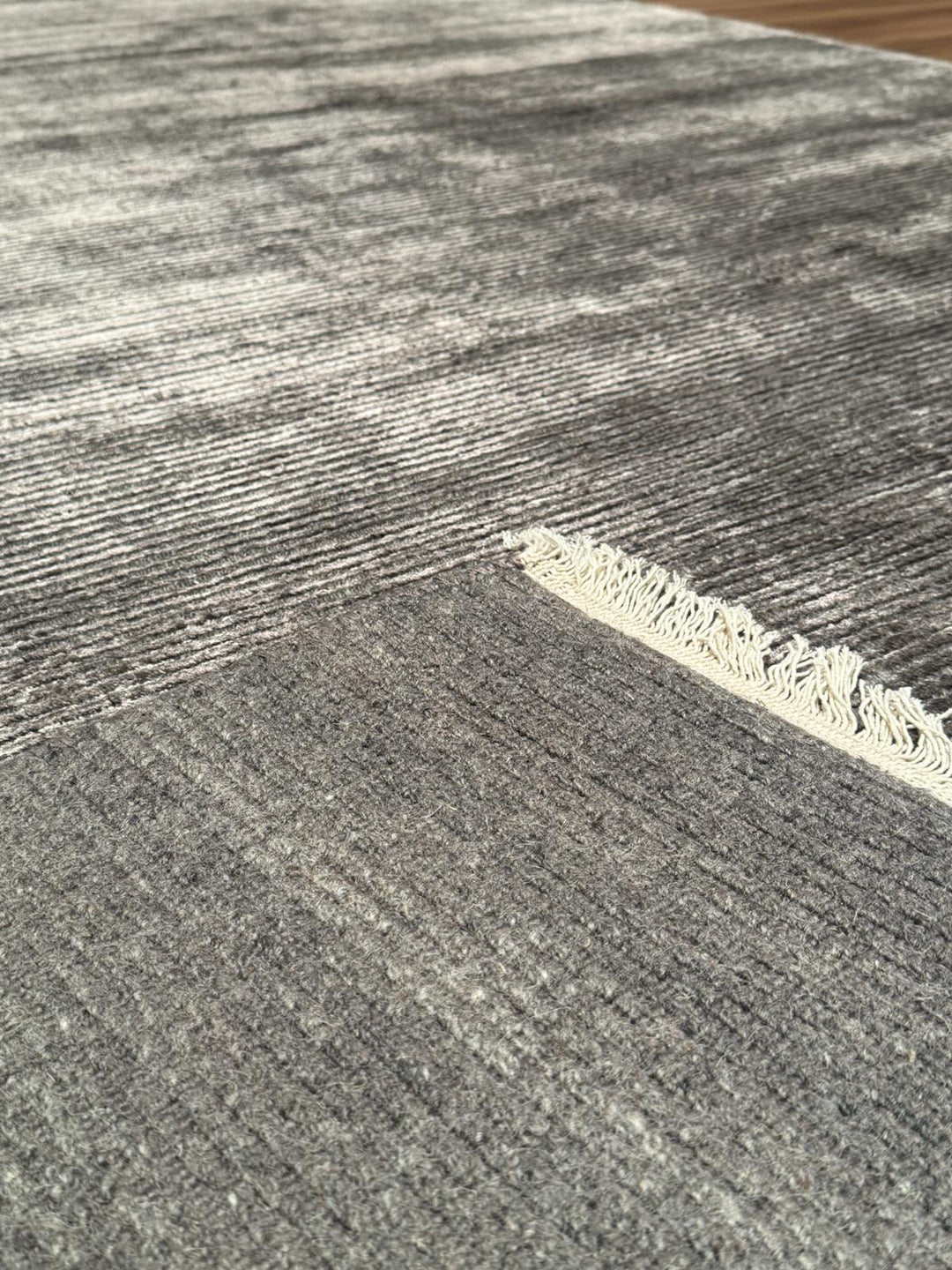 8/22 Orijinal El Dokuması Düz Koyu Gri Yün Viskon Halı