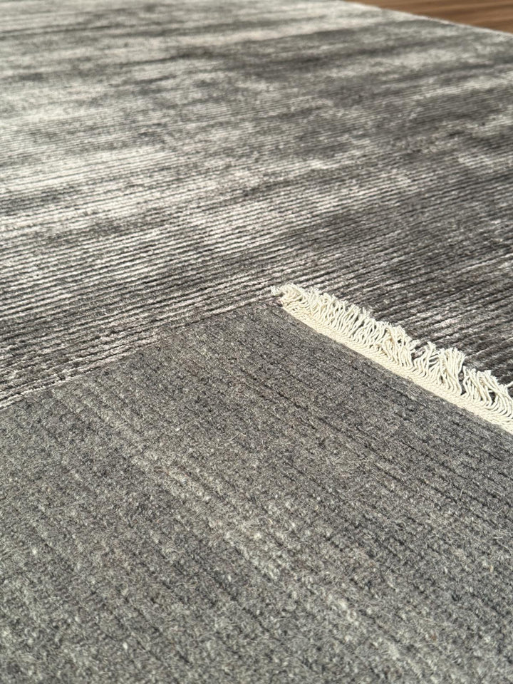 8/22 Orijinal El Dokuması Düz Koyu Gri Yün Viskon Halı