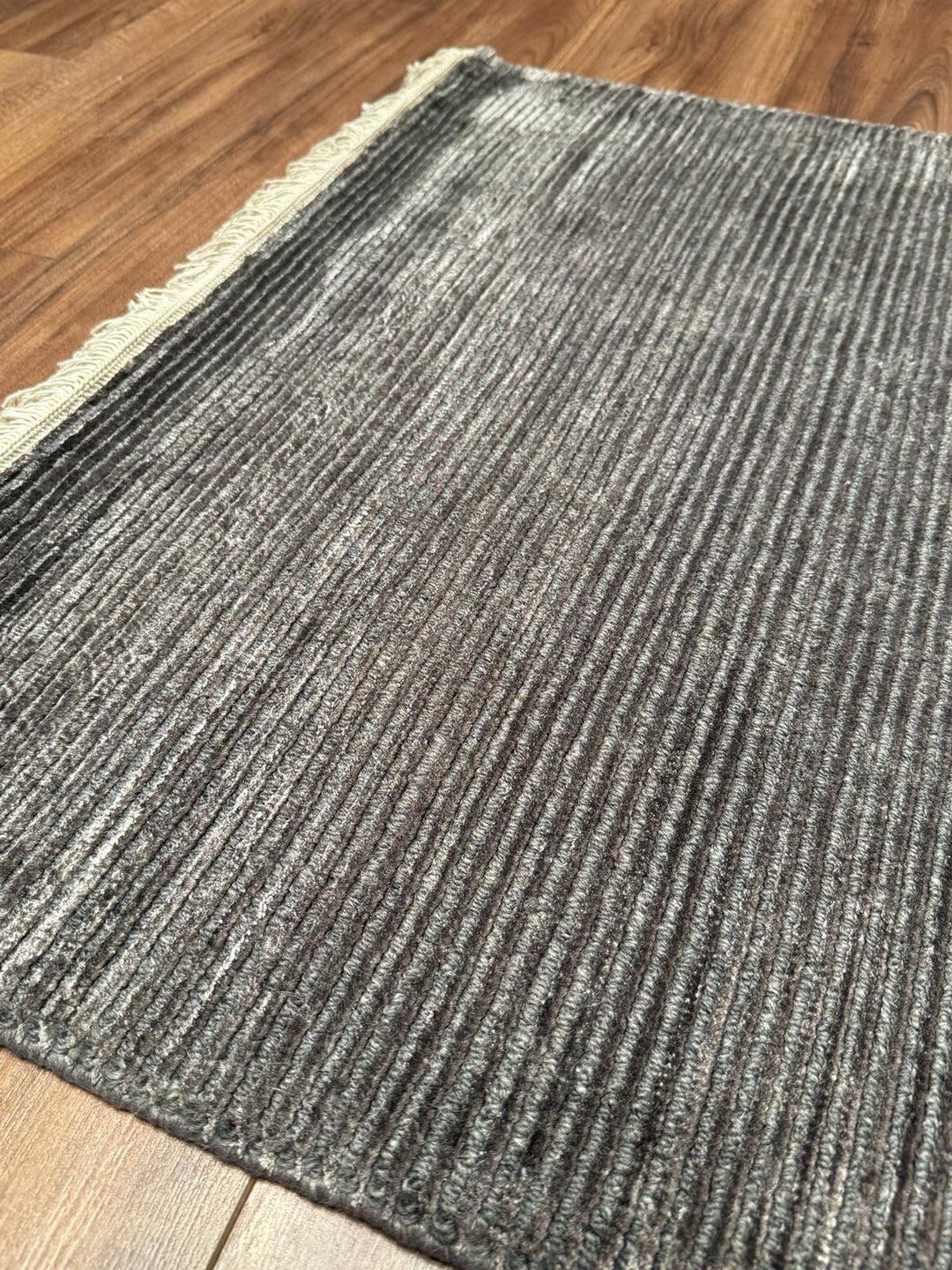 8/22 Orijinal El Dokuması Düz Koyu Gri Yün Viskon Halı