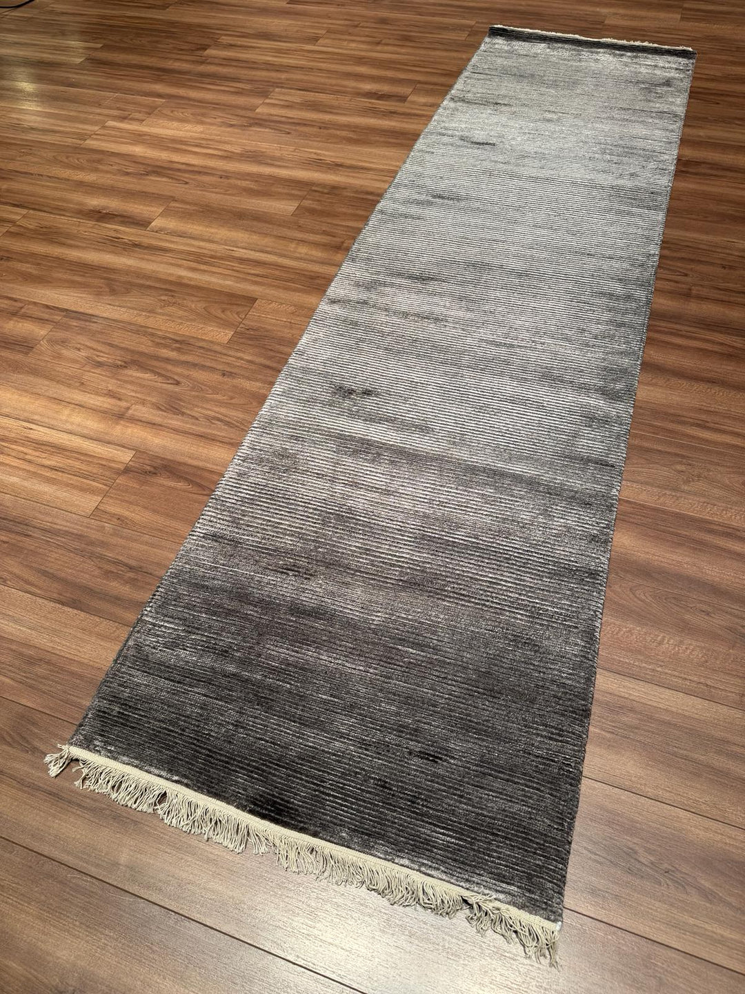 8/22 Orijinal El Dokuması Düz Koyu Gri Yün Viskon Halı