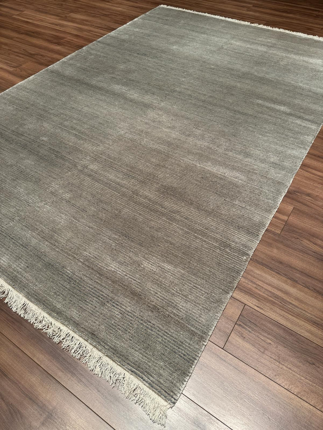 8/22 Orijinal El Dokuması Düz Gri Yün Viskon Halı