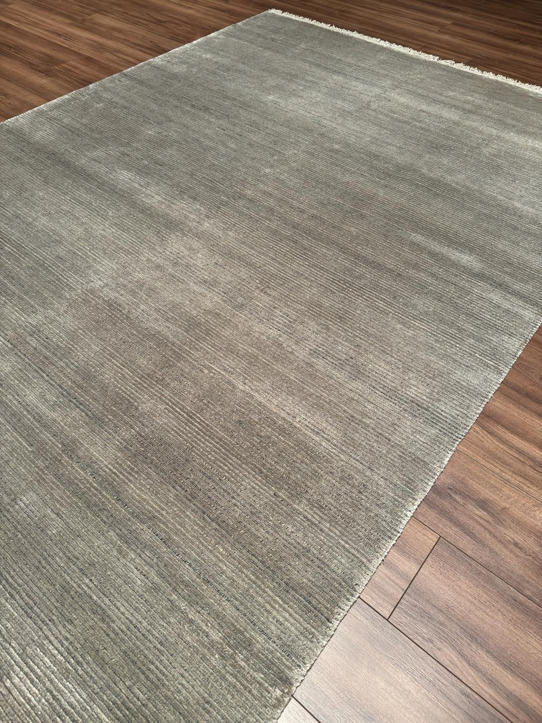 8/22 Orijinal El Dokuması Düz Gri Yün Viskon Halı