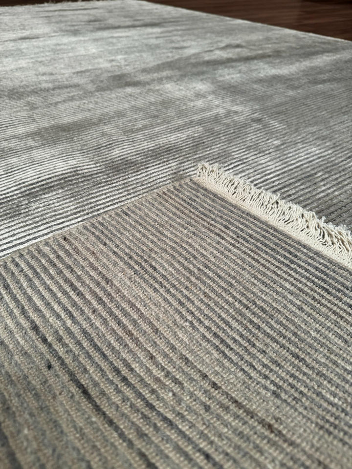 8/22 Orijinal El Dokuması Düz Gri Yün Viskon Halı
