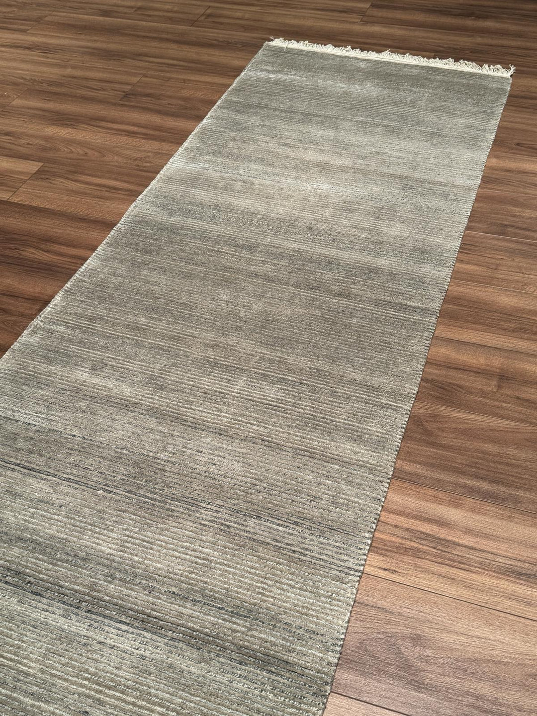 8/22 Orijinal El Dokuması Düz Gri Yün Viskon Halı