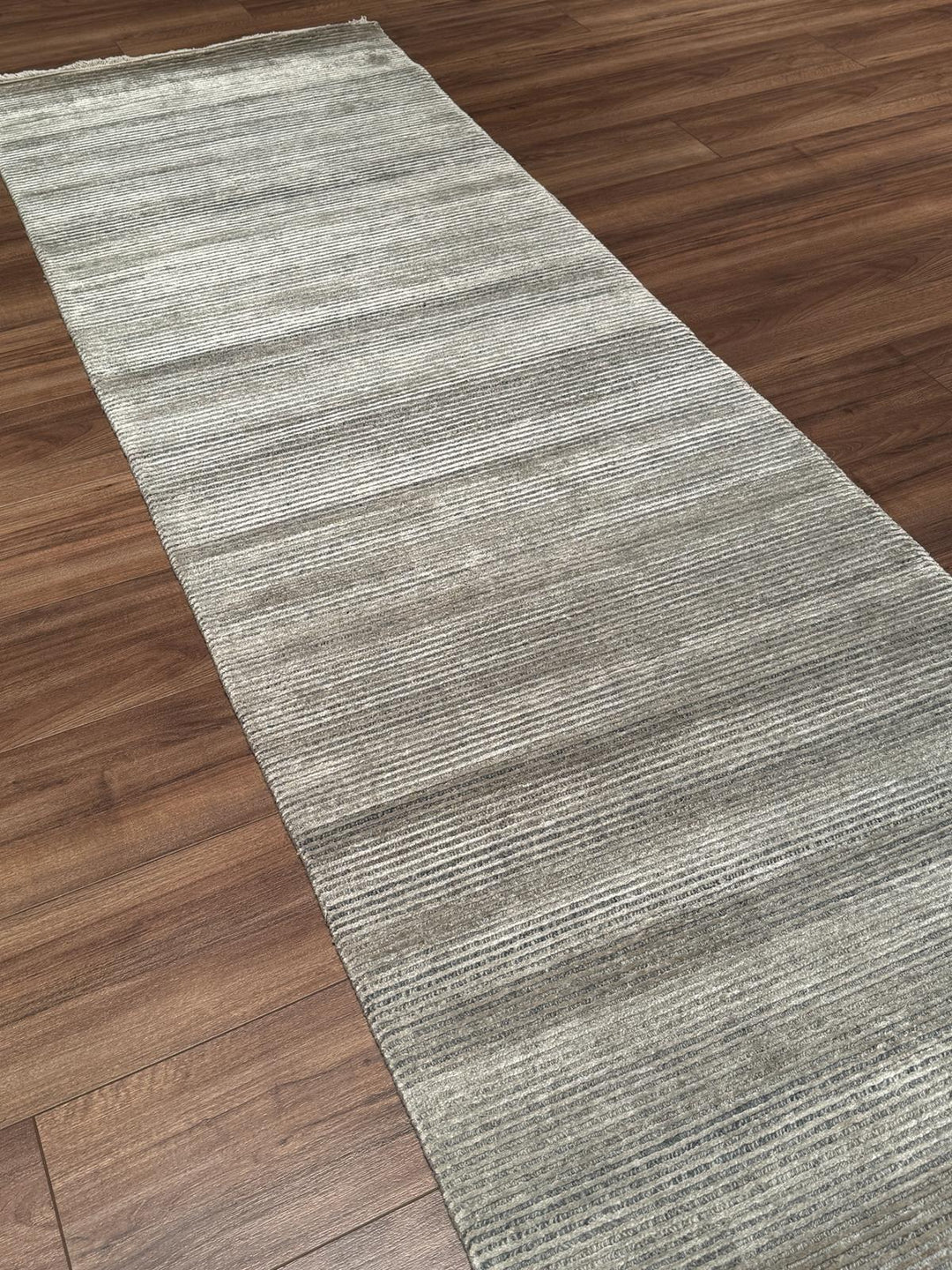 8/22 Orijinal El Dokuması Düz Gri Yün Viskon Halı