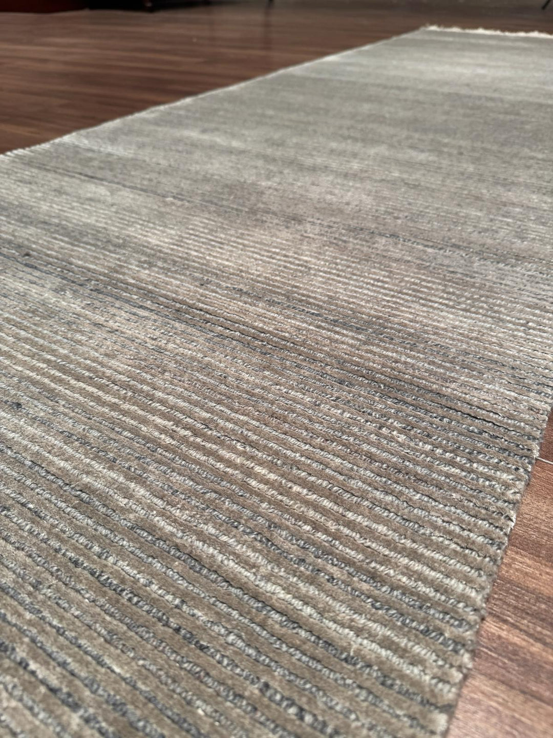 8/22 Orijinal El Dokuması Düz Gri Yün Viskon Halı