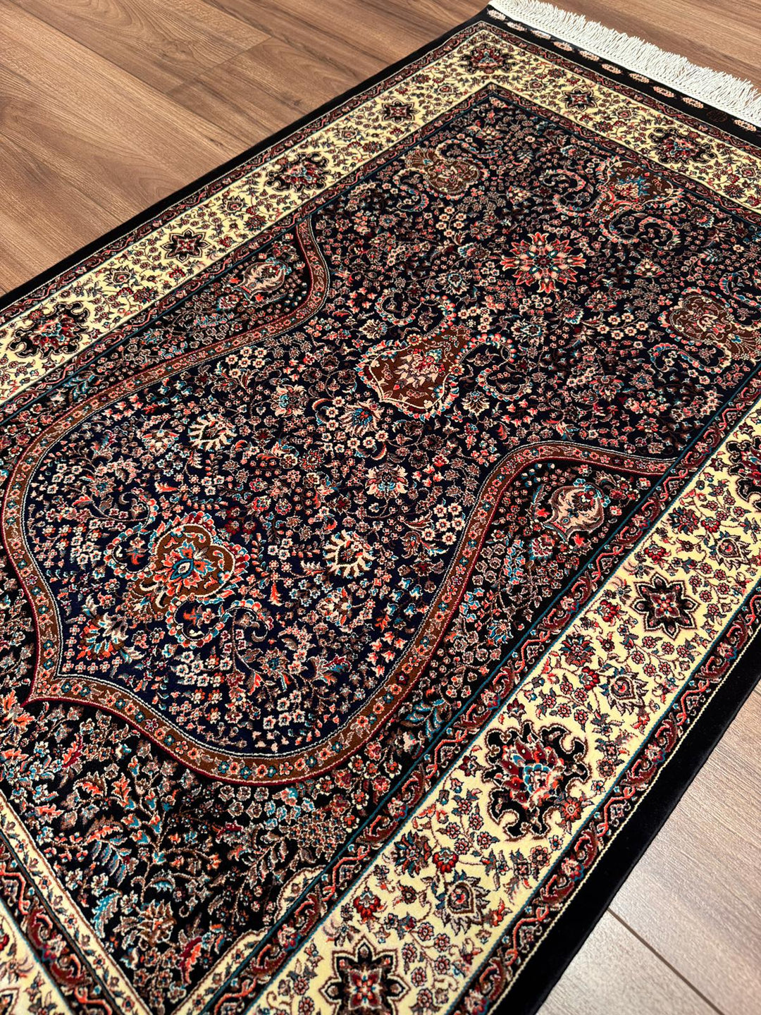 İran Siyah - Krem Seccade 0.80x125 1 Metrekare Namazlık - 2x4 ft