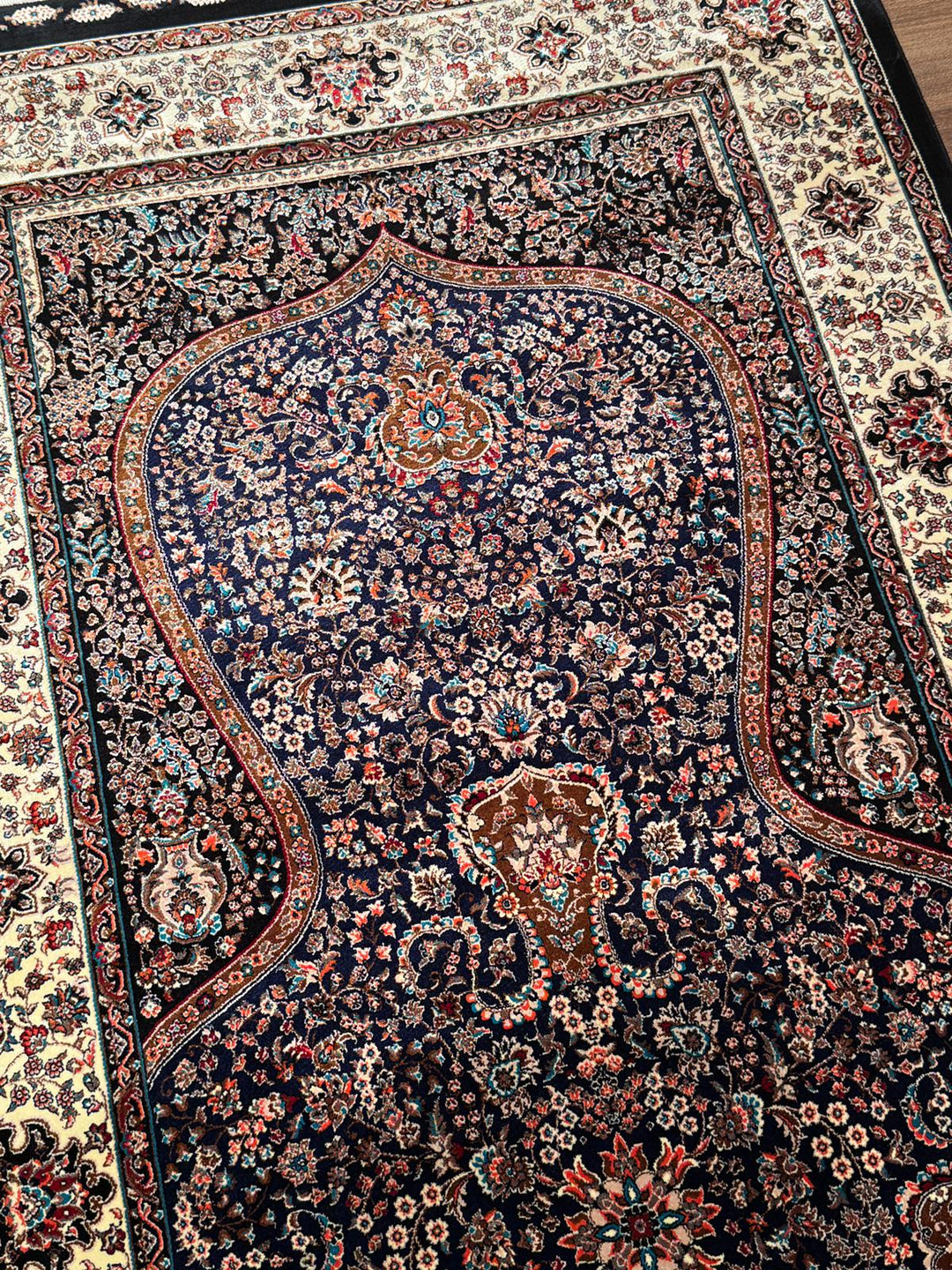 İran Siyah - Krem Seccade 0.80x125 1 Metrekare Namazlık - 2x4 ft
