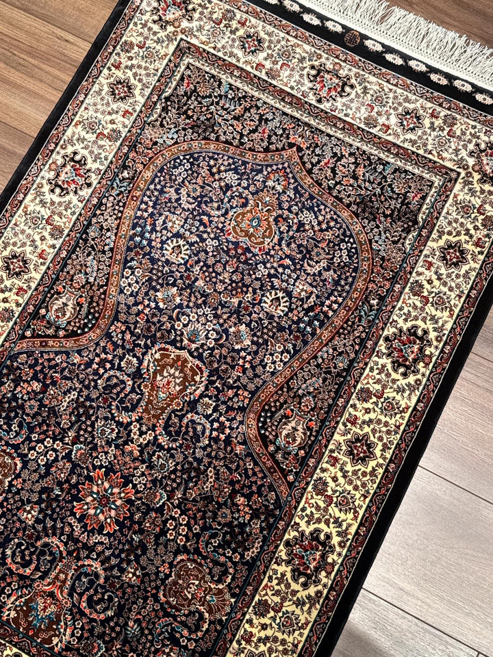 İran Siyah - Krem Seccade 0.80x125 1 Metrekare Namazlık - 2x4 ft