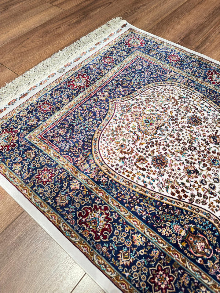 İran Krem - Koyu Mavi Seccade 0.80x125 1 Metrekare Namazlık - 2x4 ft