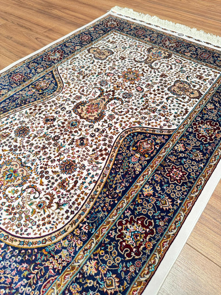 İran Krem - Koyu Mavi Seccade 0.80x125 1 Metrekare Namazlık - 2x4 ft