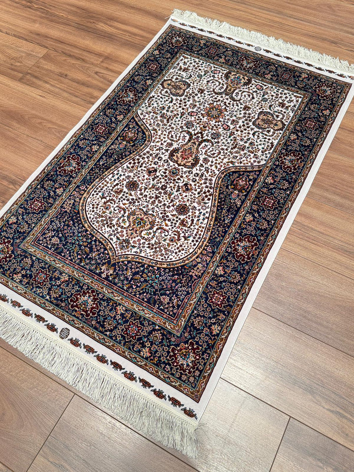 İran Krem - Koyu Mavi Seccade 0.80x125 1 Metrekare Namazlık - 2x4 ft